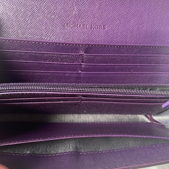 Michael Michael Kors Wallet - Picture 6 of 11